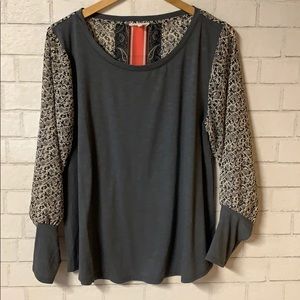 Maurices Grey/Floral/coral Top (XL)